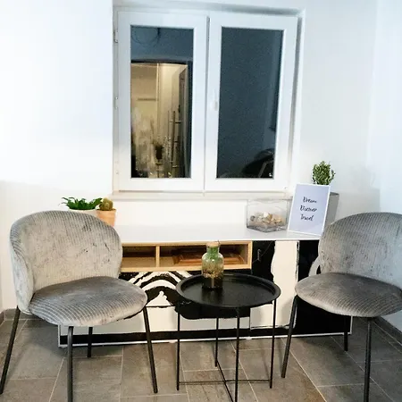 公寓 The Sun And The Moon *