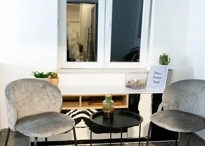 公寓 The Sun And The Moon *