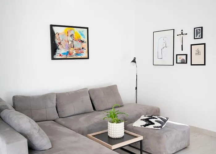 The Sun And The Moon Διαμέρισμα